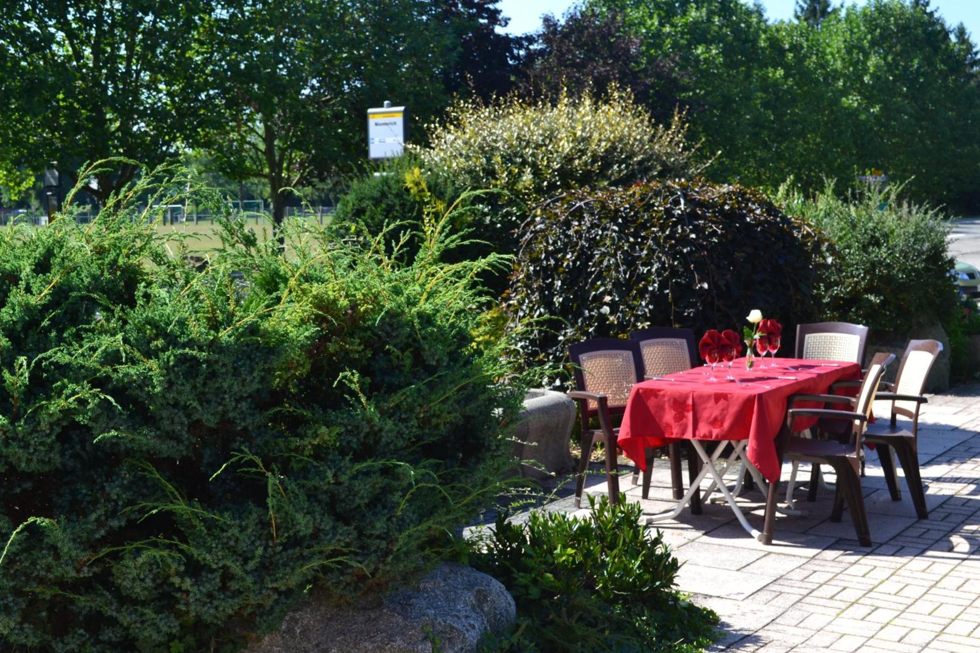Hotel Restaurant Niemerich Pulversheim Exterior foto